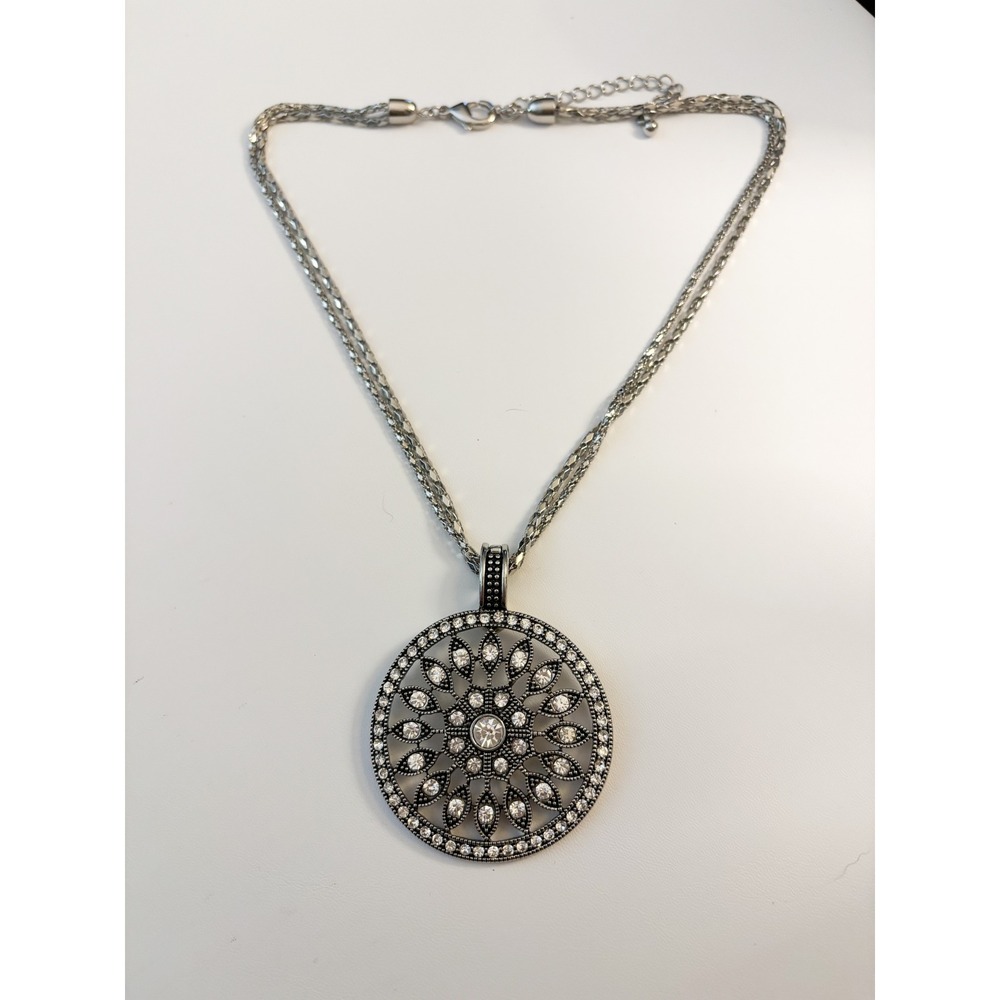 Park Lane Rhinestone Silver Tone Necklace EUC 18"‎ Pendant